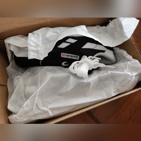 Reebok Black 7 - Picture 4 of 6